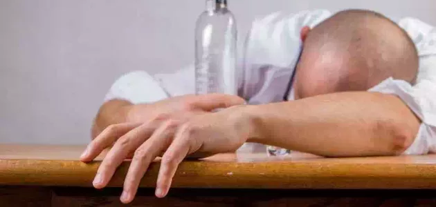 تعبیر خواب درباره نوشیدن شراب برای ابن سیرین و نبولسی