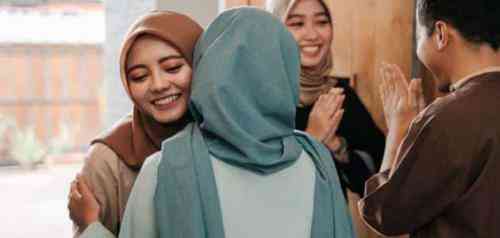 تعبیر خواب روی دست گرفتن دست کسی که برای یک زن تنها می شناسم